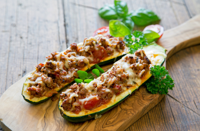 Gefüllte Zucchini mit Hackfleisch Gefüllte Zucchini mit Hackfleisch