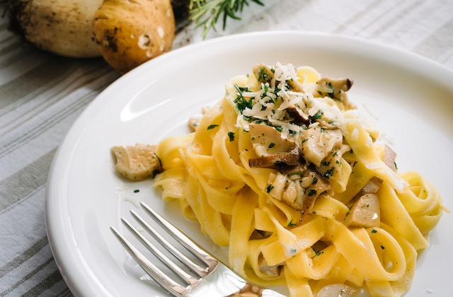 Fettuccine mit Steinpilzsauce Fettuccine mit Steinpilzsauce