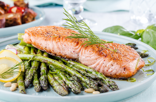 Lachs mit Spargel in Senfsauce Lachs mit Spargel in Senfsauce