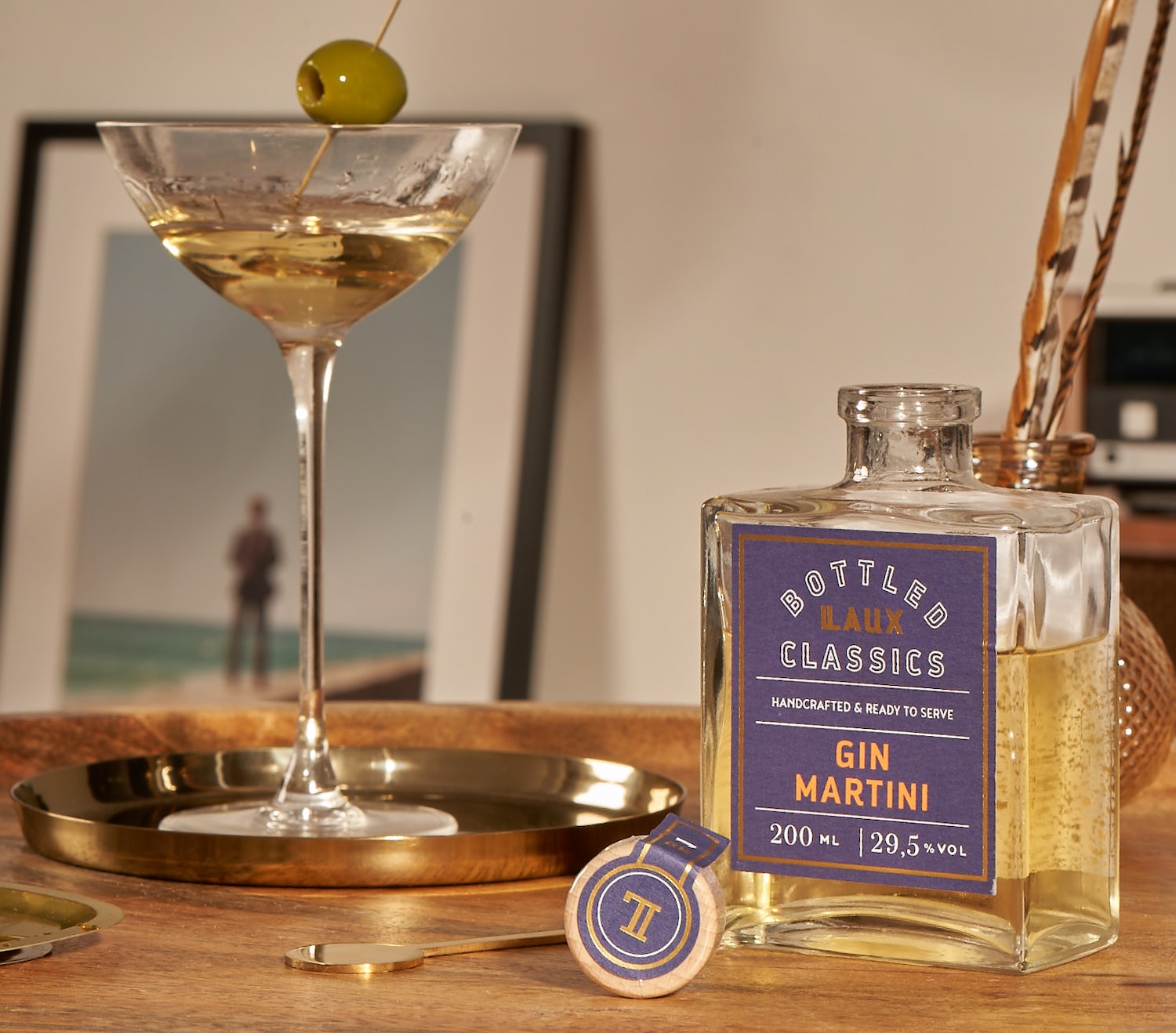 LAUX Gin Martini Bottled Cocktail im Martini Glas